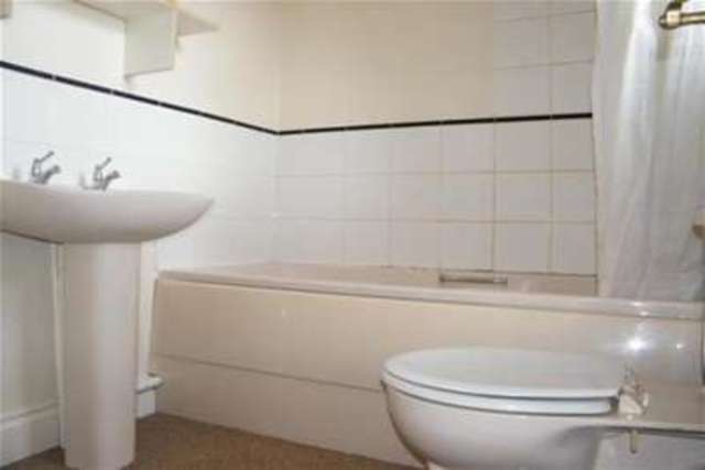  Image of 4 bedroom Detached house to rent in Oakhurst Road Southampton SO17 at Southampton, SO17 1PP