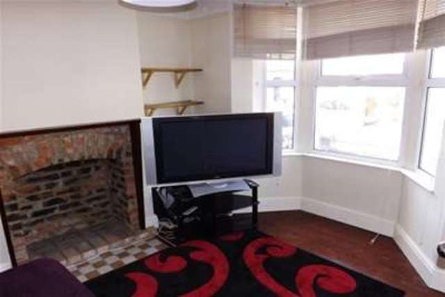  Image of 2 bedroom Terraced house to rent in Dixon Street Swindon SN1 at Swindon, SN1 3PJ