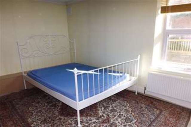  Image of 2 bedroom Terraced house to rent in Dixon Street Swindon SN1 at Swindon, SN1 3PJ