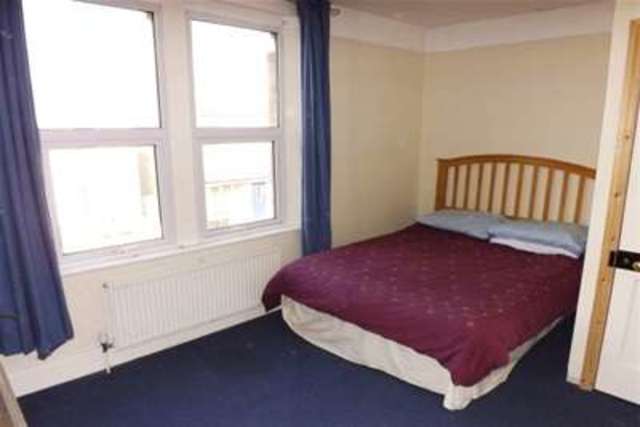  Image of 2 bedroom Terraced house to rent in Dixon Street Swindon SN1 at Swindon, SN1 3PJ
