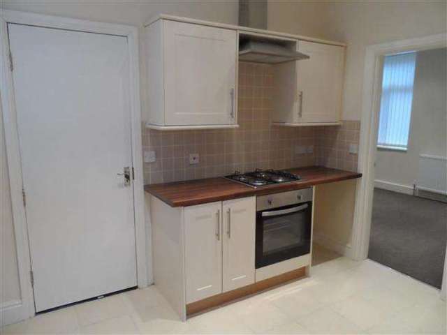  Image of 1 bedroom Apartment to rent in Stainland Road Greetland Halifax HX4 at Halifax, HX4 8BD
