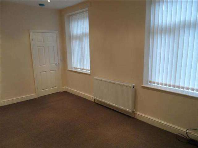  Image of 1 bedroom Apartment to rent in Stainland Road Greetland Halifax HX4 at Halifax, HX4 8BD