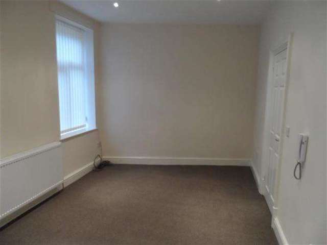  Image of 1 bedroom Apartment to rent in Stainland Road Greetland Halifax HX4 at Halifax, HX4 8BD