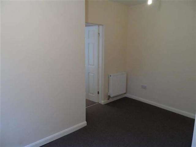  Image of 1 bedroom Apartment to rent in Stainland Road Greetland Halifax HX4 at Halifax, HX4 8BD