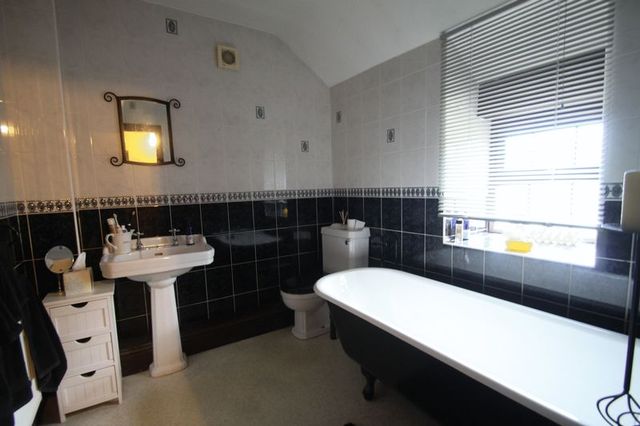  Image of 4 bedroom Detached house for sale in Pentir Bangor LL57 at Pentir Bangor, LL57 4EB
