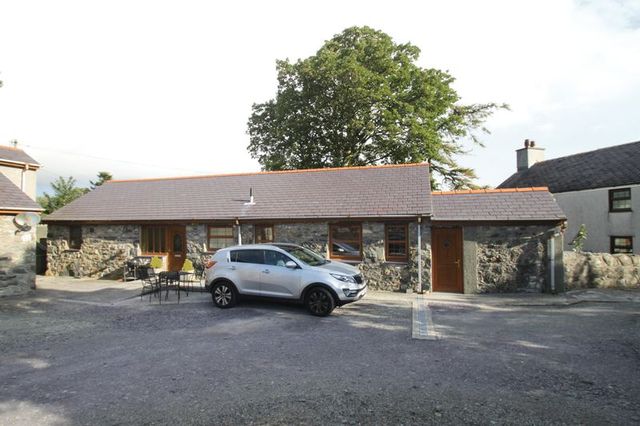  Image of 4 bedroom Detached house for sale in Pentir Bangor LL57 at Pentir Bangor, LL57 4EB
