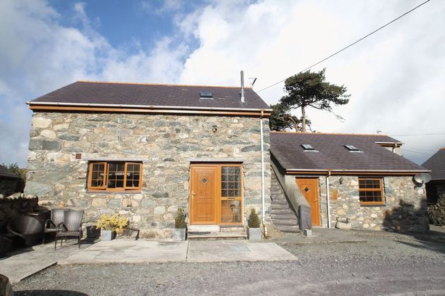  Image of 4 bedroom Detached house for sale in Pentir Bangor LL57 at Pentir Bangor, LL57 4EB