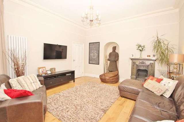  Image of 3 bedroom Flat for sale in Pine Tree Glen Westbourne Bournemouth BH4 at Pine Tree Glen  Bournemouth, BH4 9EJ