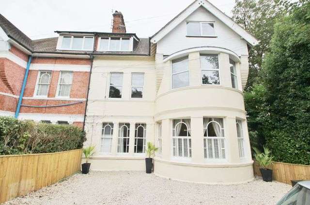  Image of 3 bedroom Flat for sale in Pine Tree Glen Westbourne Bournemouth BH4 at Pine Tree Glen  Bournemouth, BH4 9EJ