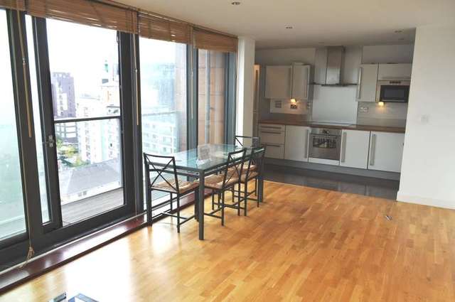  Image of 2 bedroom Apartment to rent in Blackwall Way London E14 at 8 Blackwall Way, E14 9GN
