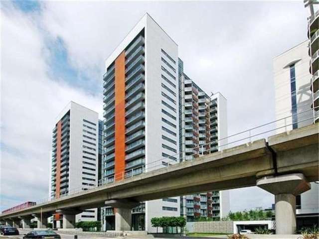  Image of 2 bedroom Apartment to rent in Blackwall Way London E14 at 8 Blackwall Way, E14 9GN