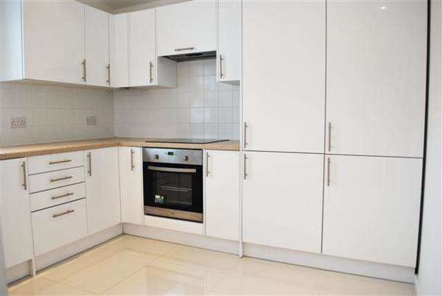  Image of 2 bedroom Apartment to rent in Lower Queens Road Buckhurst Hill IG9 at Buckhurst Hill, IG9 5BY