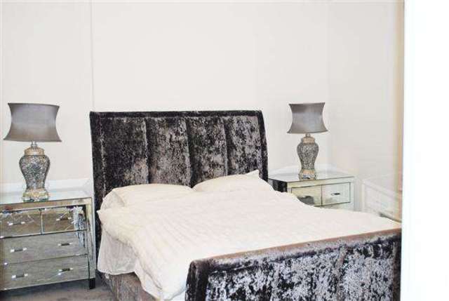  Image of 2 bedroom Apartment to rent in Lower Queens Road Buckhurst Hill IG9 at Buckhurst Hill, IG9 5BY