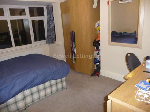  Image of 1 bedroom House Share to rent in Erleigh Court Gardens Earley Reading RG6 at Erleigh Court Gardens  Reading, RG6 1EH