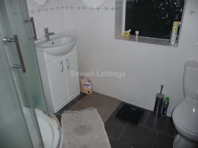 Image of 1 bedroom House Share to rent in Erleigh Court Gardens Earley Reading RG6 at Erleigh Court Gardens  Reading, RG6 1EH