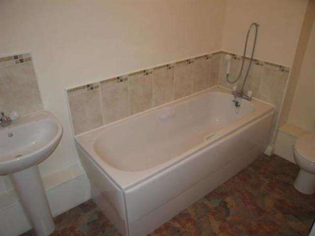  Image of 2 bedroom Apartment to rent in Albert Promenade Halifax HX3 at Southowram, HX3 0HD