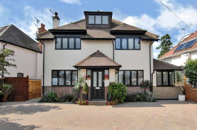  Image of 5 bedroom Detached house for sale in Riversdale Road Thames Ditton KT7 at Riversdale Road  Thames Ditton, KT7 0QL