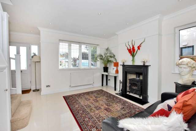  Image of 5 bedroom Detached house for sale in Riversdale Road Thames Ditton KT7 at Riversdale Road  Thames Ditton, KT7 0QL