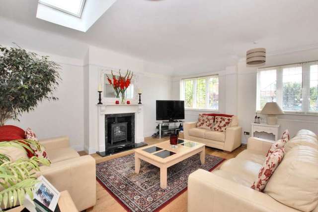  Image of 5 bedroom Detached house for sale in Riversdale Road Thames Ditton KT7 at Riversdale Road  Thames Ditton, KT7 0QL