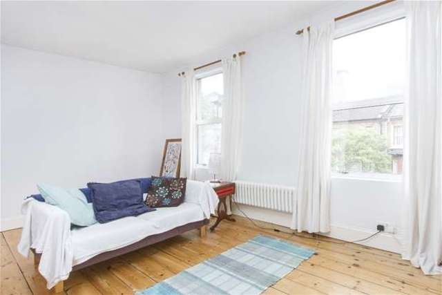  Image of 2 bedroom Flat for sale in Rommany Road London SE27 at London, SE27 9PX