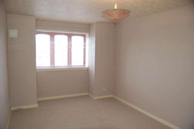  Image of 1 bedroom Flat to rent in Russell Street Johnstone PA5 at Russell Street  Johnstone, PA5 8EZ