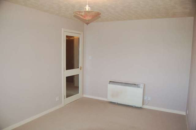  Image of 1 bedroom Flat to rent in Russell Street Johnstone PA5 at Russell Street  Johnstone, PA5 8EZ