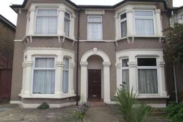 Image of 1 bedroom Flat to rent in Elgin Road Seven Kings Ilford IG3 at Seven Kings, IG3 8LW
