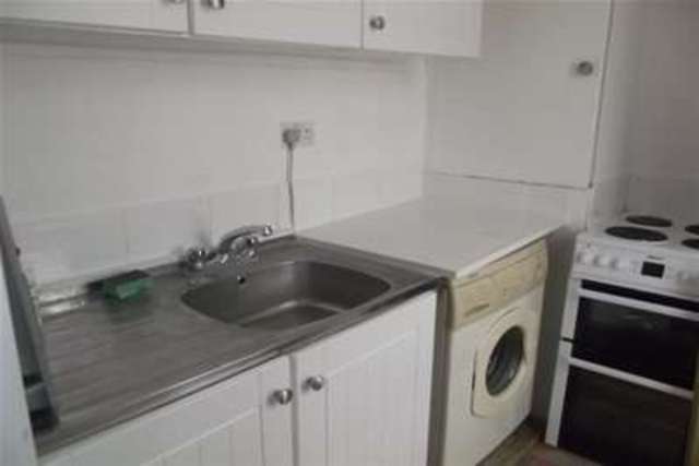  Image of 1 bedroom Flat to rent in Elgin Road Seven Kings Ilford IG3 at Seven Kings, IG3 8LW