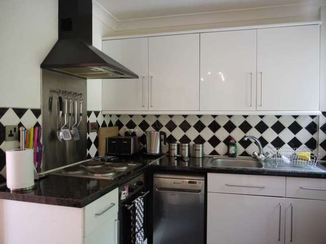  Image of 2 bedroom Detached house for sale in Simmonds Close Bracknell RG42 at Simmonds Close Amen Corner Bracknell, RG42 1FL