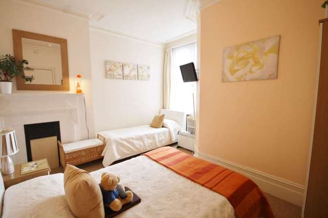  Image of 8 bedroom Detached house for sale in South Terrace Littlehampton BN17 at South Terrace  Littlehampton, BN17 5LJ