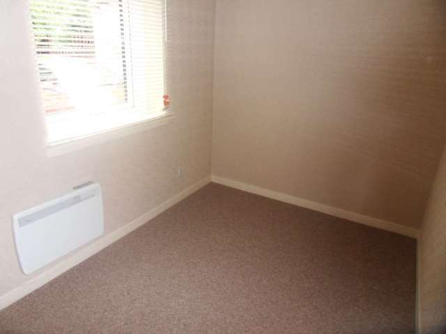  Image of 1 bedroom Flat to rent in South William Street Johnstone PA5 at South William Street  Johnstone, PA5 8PA
