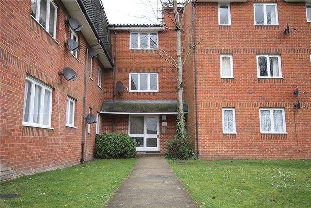  Image of 1 bedroom Flat to rent in Southwold Road Watford WD24 at Southwold Road  Watford, WD24 7DL