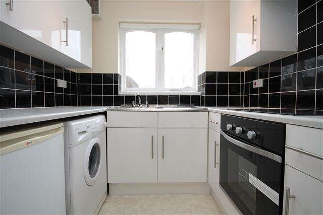  Image of 1 bedroom Flat to rent in Southwold Road Watford WD24 at Southwold Road  Watford, WD24 7DL