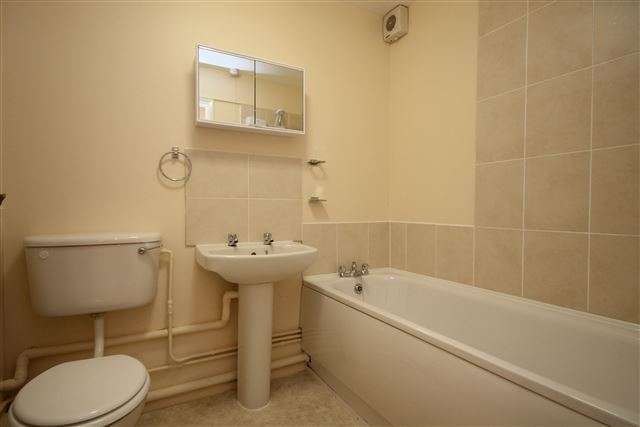  Image of 1 bedroom Flat to rent in Southwold Road Watford WD24 at Southwold Road  Watford, WD24 7DL