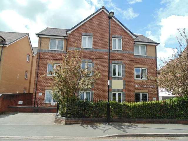  Image of 1 bedroom Flat for sale in St. Edmunds Road Southampton SO16 at Shirley  Southampton, SO16 4FD
