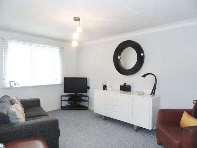  Image of 1 bedroom Flat for sale in St. Edmunds Road Southampton SO16 at Shirley  Southampton, SO16 4FD