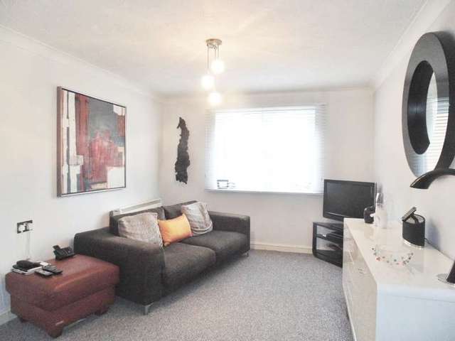  Image of 1 bedroom Flat for sale in St. Edmunds Road Southampton SO16 at Shirley  Southampton, SO16 4FD