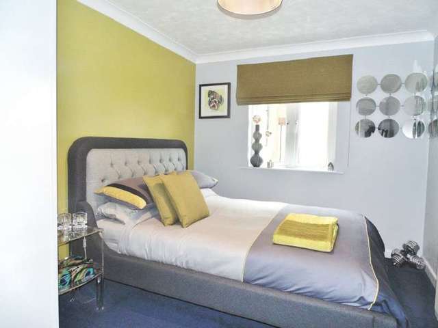  Image of 1 bedroom Flat for sale in St. Edmunds Road Southampton SO16 at Shirley  Southampton, SO16 4FD