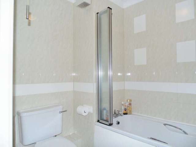  Image of 1 bedroom Flat for sale in St. Edmunds Road Southampton SO16 at Shirley  Southampton, SO16 4FD