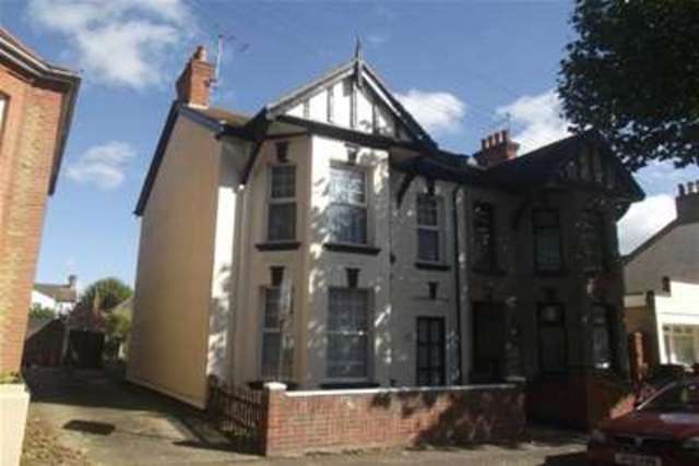 Image of 2 bedroom Flat to rent in St. Helens Road Westcliff-on-Sea SS0 at Westcliff-on-Sea, SS0 7LF
