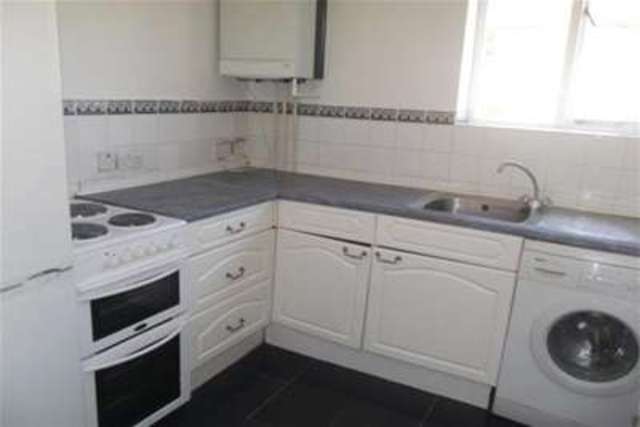  Image of 2 bedroom Flat to rent in St. Helens Road Westcliff-on-Sea SS0 at Westcliff-on-Sea, SS0 7LF