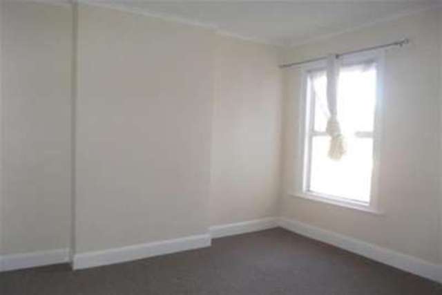  Image of 2 bedroom Flat to rent in St. Helens Road Westcliff-on-Sea SS0 at Westcliff-on-Sea, SS0 7LF