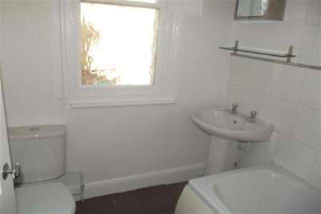  Image of 2 bedroom Flat to rent in St. Helens Road Westcliff-on-Sea SS0 at Westcliff-on-Sea, SS0 7LF
