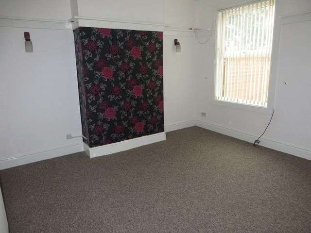  Image of 2 bedroom Semi-Detached house to rent in St. James Road Oldbury B69 at St James Road  Oldbury, B69 2DX