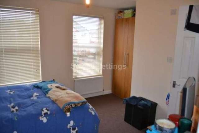  Image of 1 bedroom House Share to rent in St. Peters Road Earley Reading RG6 at St Peters Road  Reading, RG6 1PA