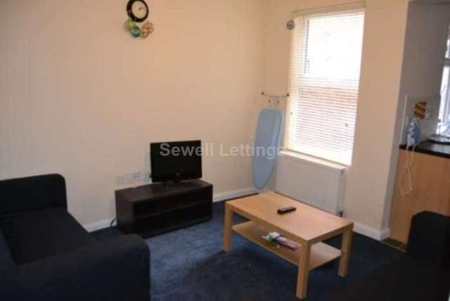  Image of 1 bedroom House Share to rent in St. Peters Road Earley Reading RG6 at St Peters Road  Reading, RG6 1PA