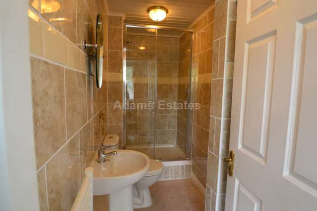  Image of 1 bedroom House Share to rent in Stanley Grove Reading RG1 at Stanley Grove  Reading, RG1 7NS