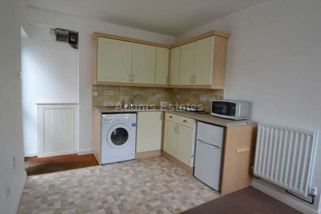  Image of 1 bedroom House Share to rent in Stanley Grove Reading RG1 at Stanley Grove  Reading, RG1 7NS