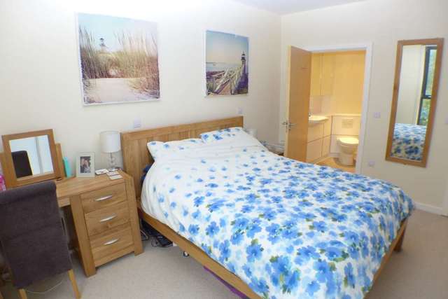  Image of 2 bedroom Flat for sale in Station Road Sidcup DA15 at Station Road  Sidcup, DA15 7AP
