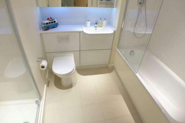  Image of 2 bedroom Flat for sale in Station Road Sidcup DA15 at Station Road  Sidcup, DA15 7AP